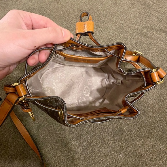 Michael Kors Crossover Bag (w/ tightenable strap!) - Picture 5 of 8